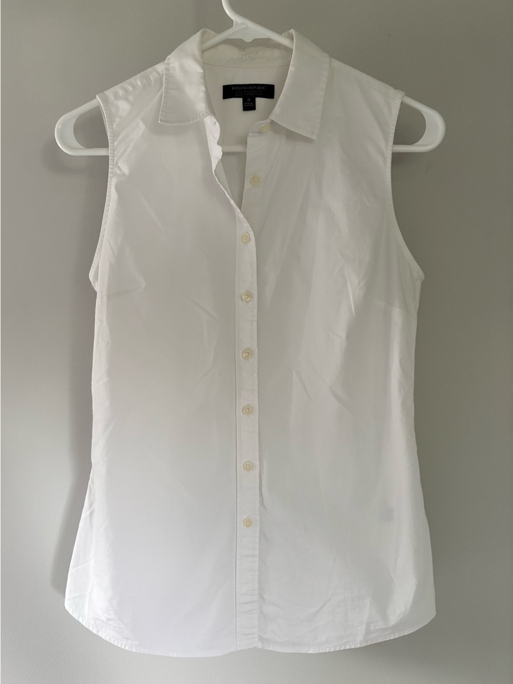 Banana Republic Sleeveless White Button-Down Shirt